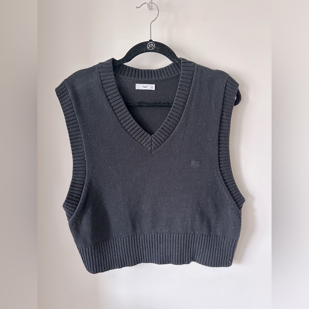 Aritzia black cropped sweater vest